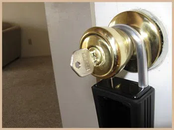 Elite Locksmith Services Cambria Heights, NY 347-308-5165 Elite Locksmith Services Cambria Heights, NY 347-308-5165 - 3-locksmith-key-service